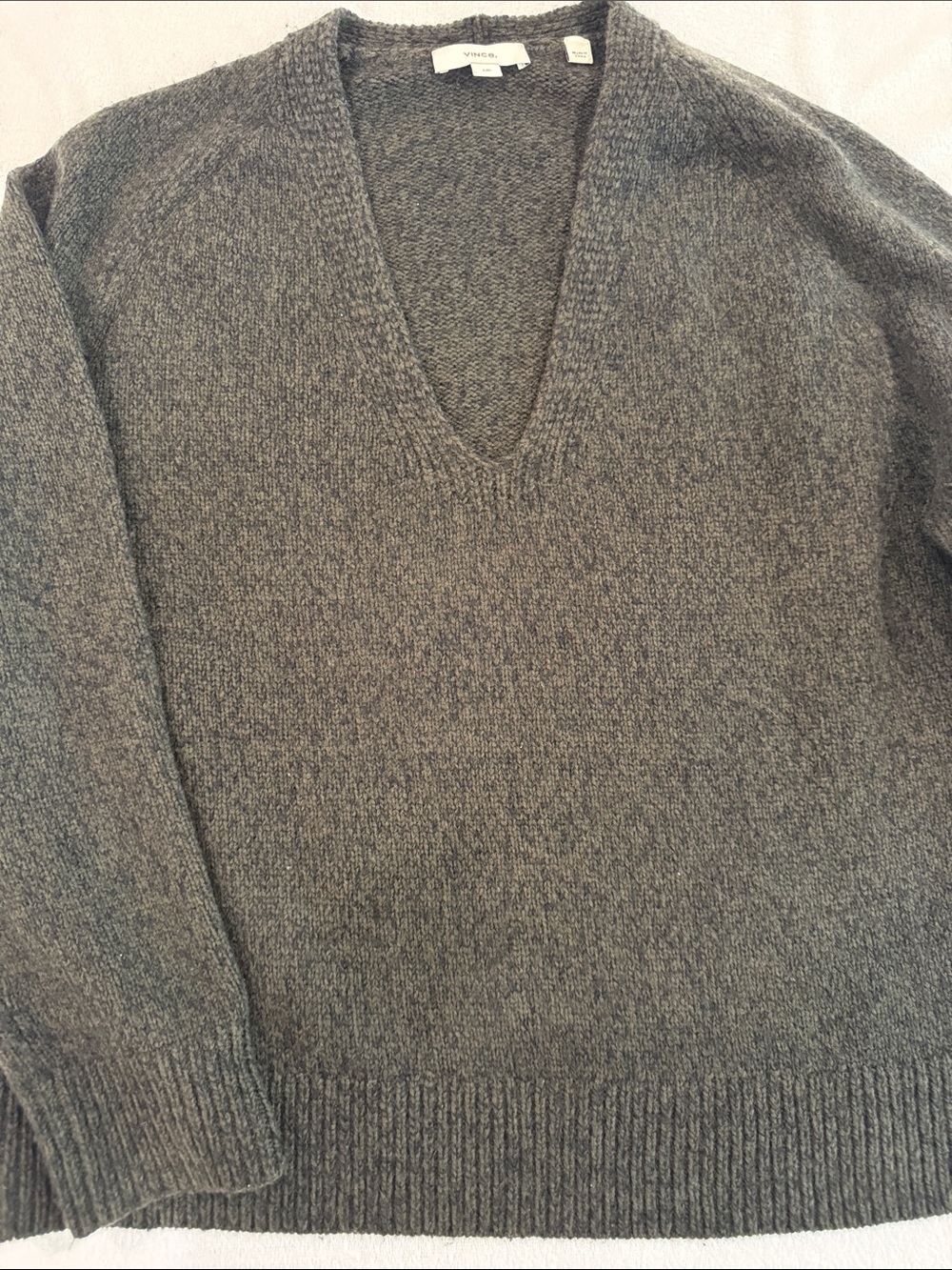 Vince women’s green V-Neck Knit Sweater